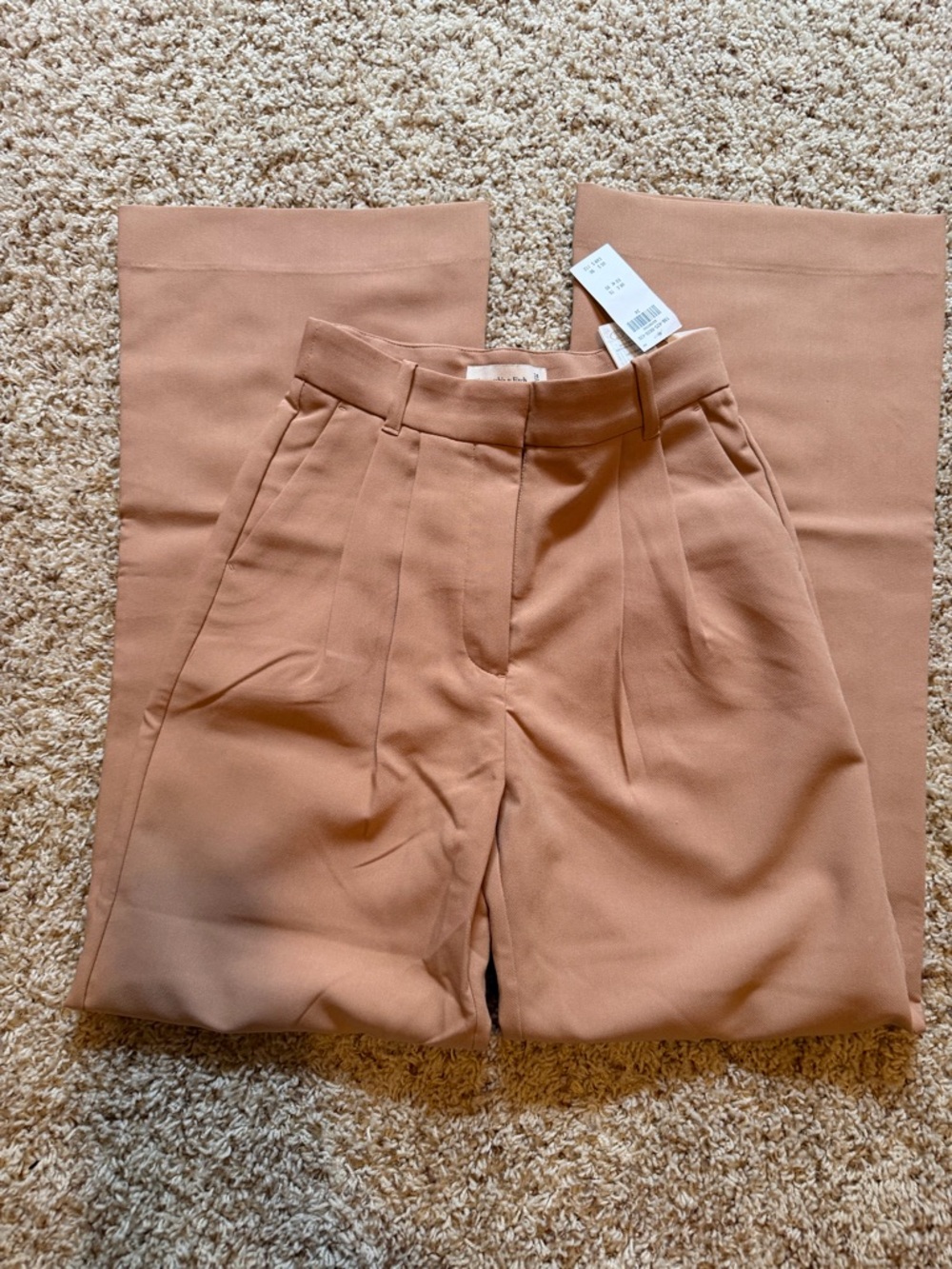 Abercrombie & Fitch Women's Pleated Trousers — dark tan
